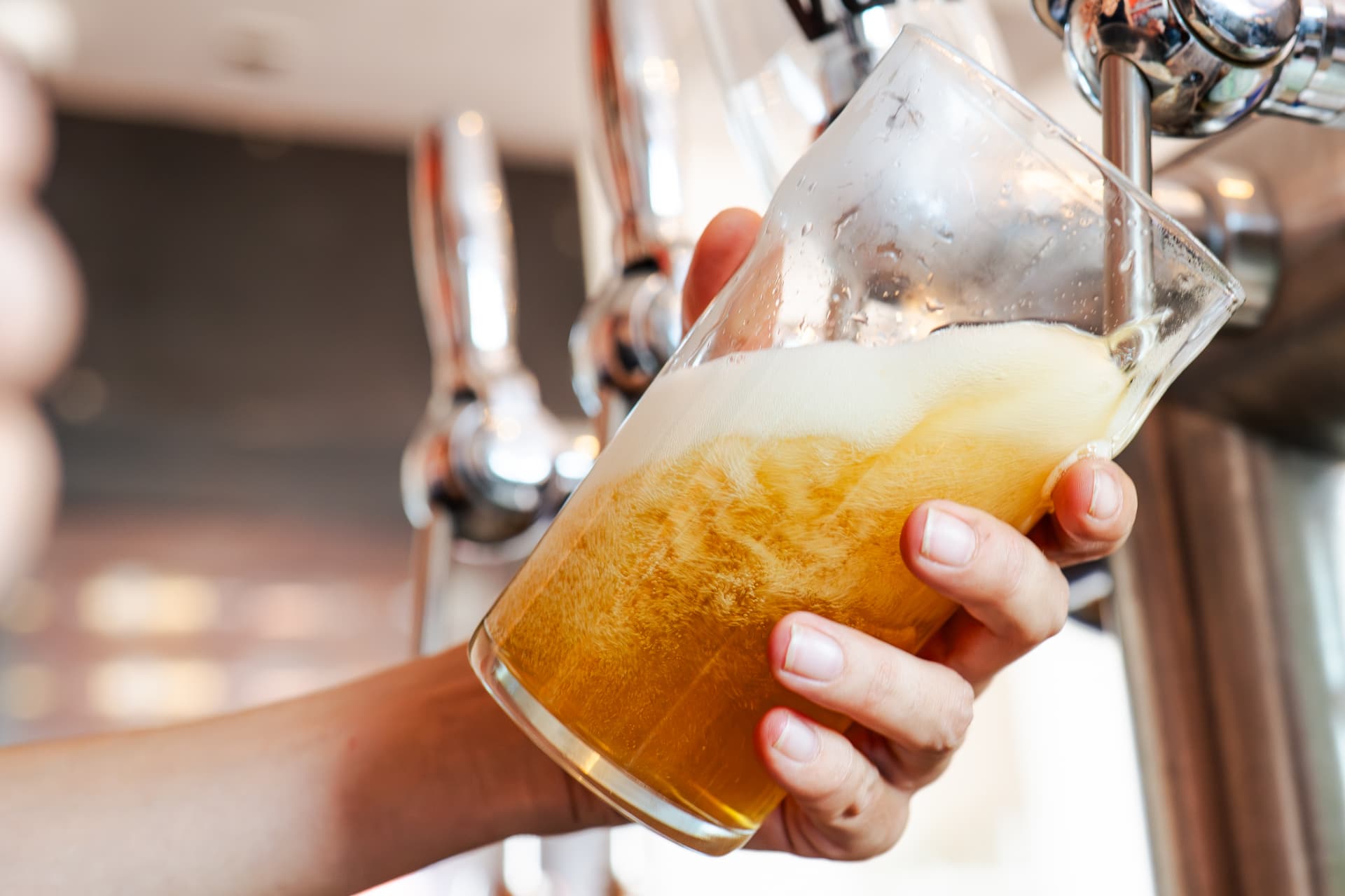 Bière pression tirée au bar du Lou Mar