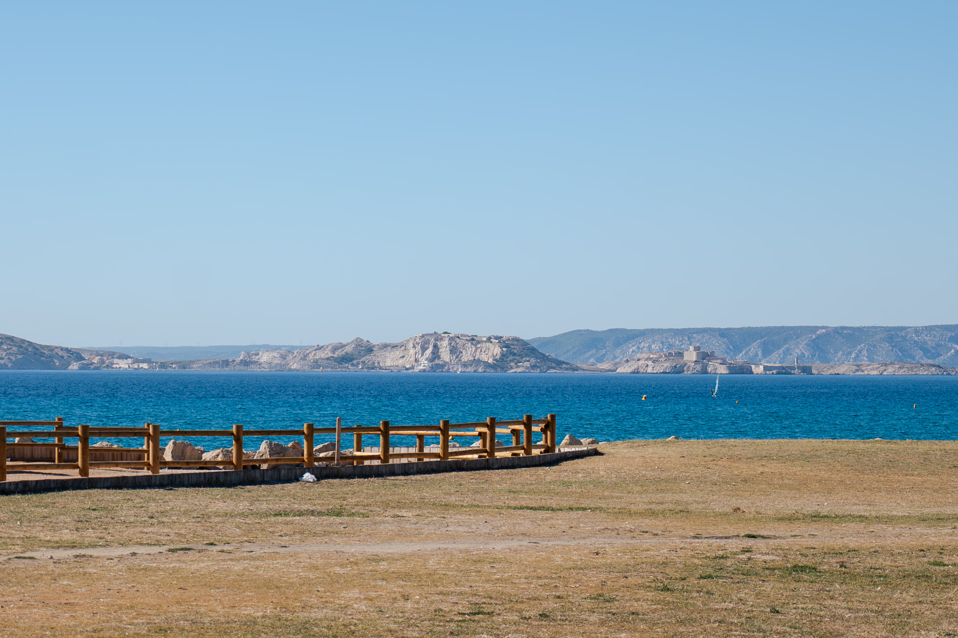 La mer et les îles du Frioul face à la Pointe Rouge